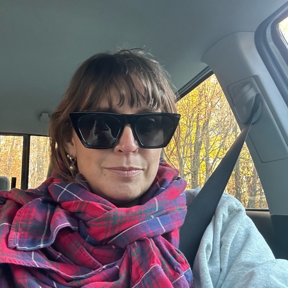 Meet your Posher, Colleen - Picture 2 of 3